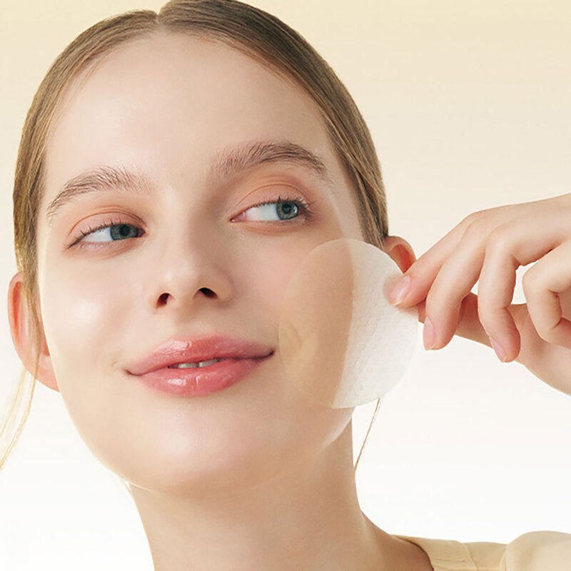 EQQUALBERRY Collagen Glow Up Gel Toner Pads (60 Pads) are gel toner pads that help reduce dullness and dark spots, revealing a beautiful, healthy-looking glow.