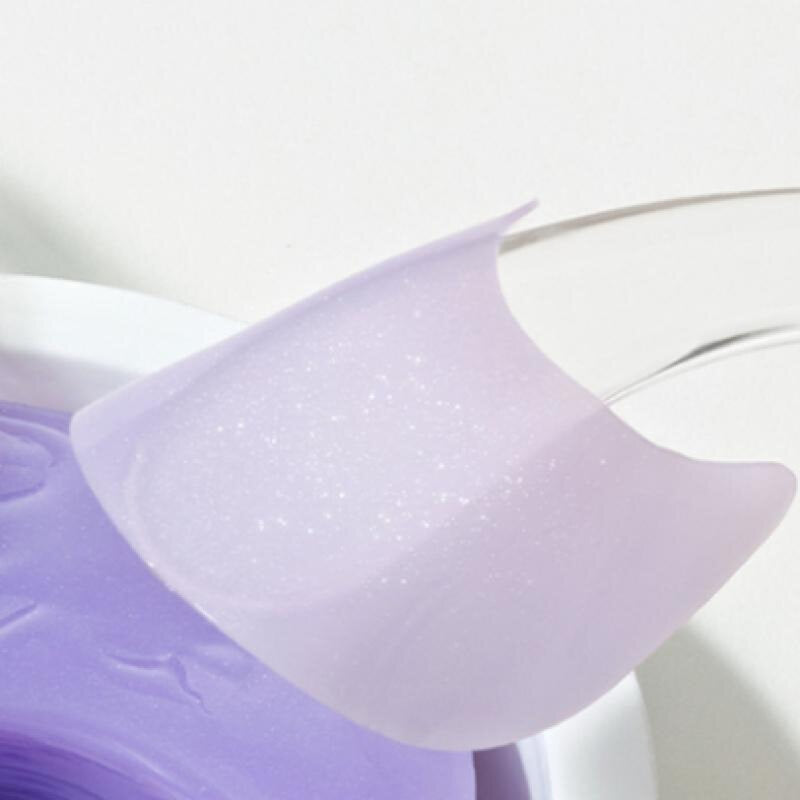 SNP Cicaronic Eye Patch 24 Pads are hydrogen peroxide eye masks that soothe and brighten the skin under the eyes, leaving it smooth and supple.
