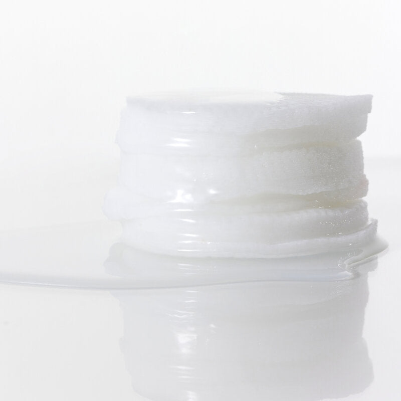 Parnell Niacinamide Rice Brightening Pads (80 Pads) are toners that help to even out skin tone, brighten the complexion, and give it a radiant glow.